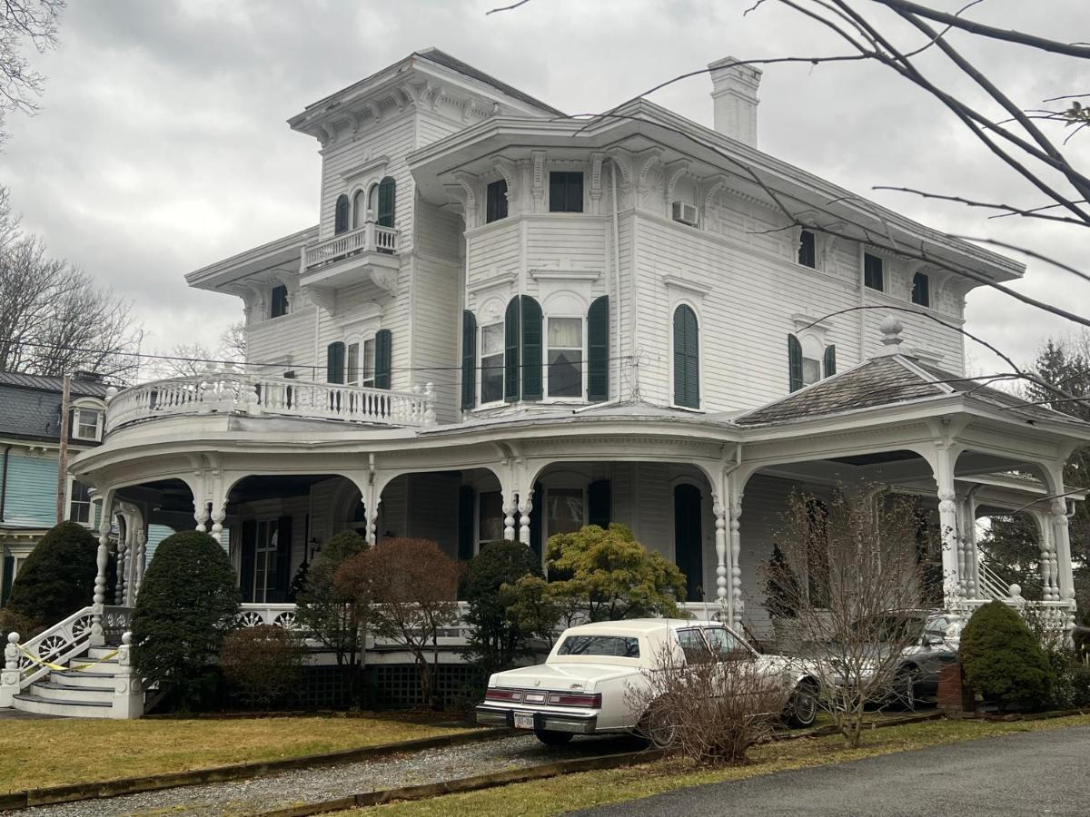 1 Bedroom Private Victorian Apt In Convenient City Location On 5 Acre, Sleeps 4 Poughkeepsie Dış mekan fotoğraf