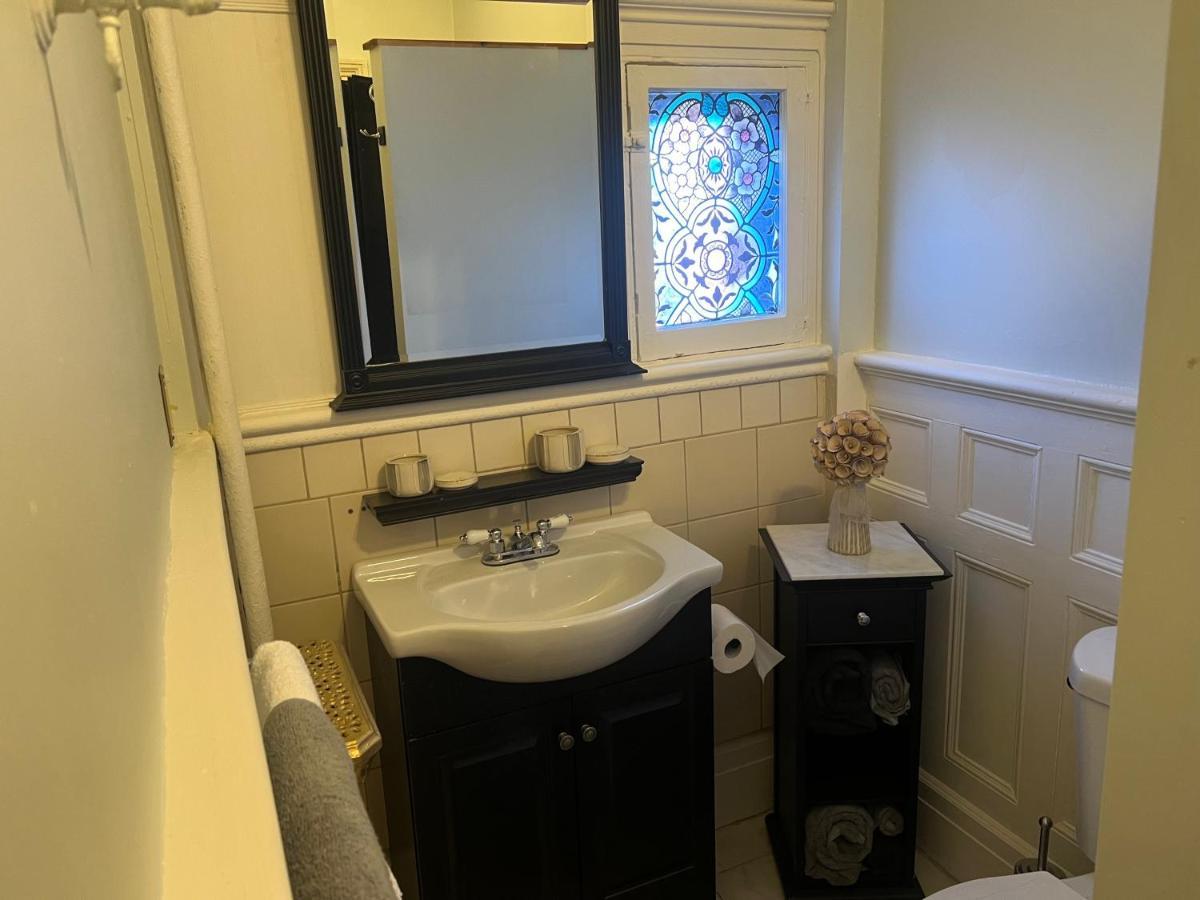1 Bedroom Private Victorian Apt In Convenient City Location On 5 Acre, Sleeps 4 Poughkeepsie Dış mekan fotoğraf
